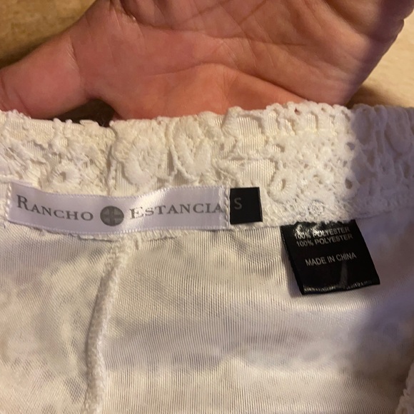 Lovely white lace shorts - Picture 5 of 9